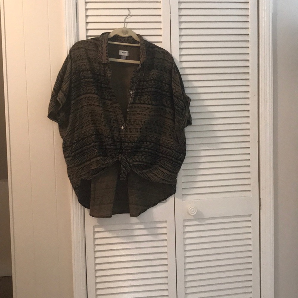 Front tie (or can untie) button up